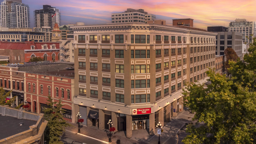 Best Western Plus Carlton Plaza Hotel photo 25