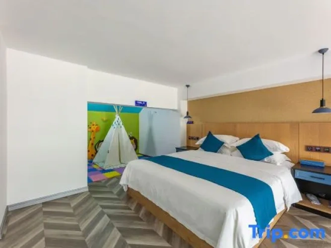 Quadruple Family Suite