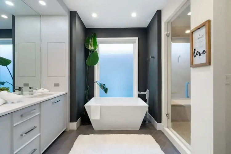 Stunning 5BR Home With 2 Rooftops Sauna Hot Tub
