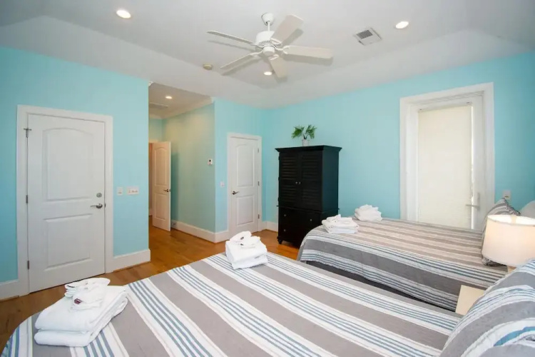 449 Tarpon Blvd