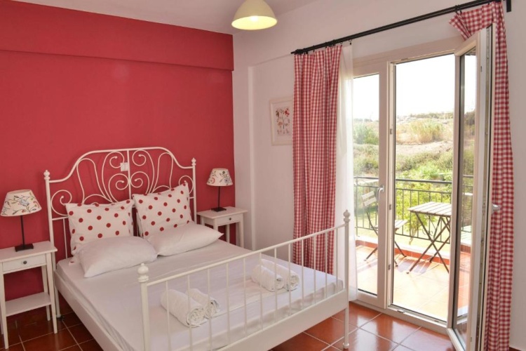 2 Bedrooms Cottage with balcony and with garden view