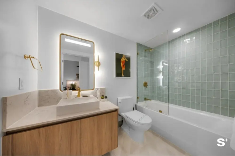 Luxe 1-BR with Stunning Downtown Views