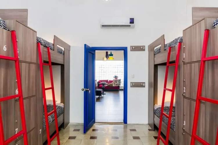 Tomo Hostel
