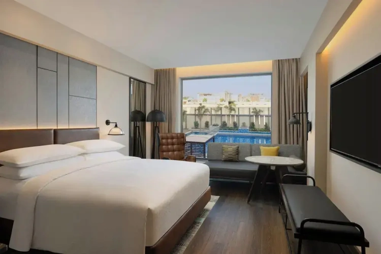 Deluxe Double room with pool view