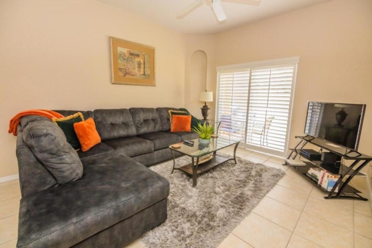 4 Bedrooms Apartment