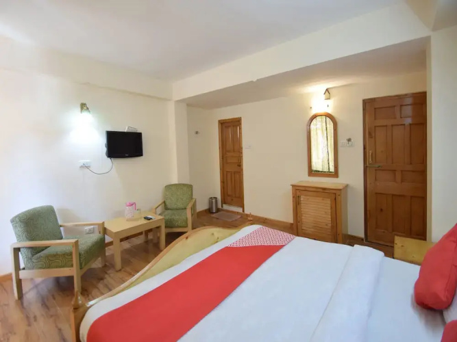 OYO 11552 Hotel Rising Star