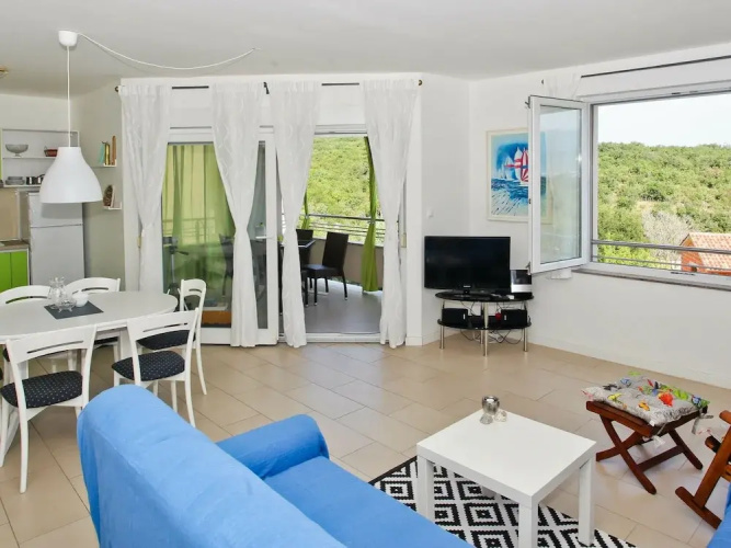 Spacious Apartment With Covered Terrace & Sea View