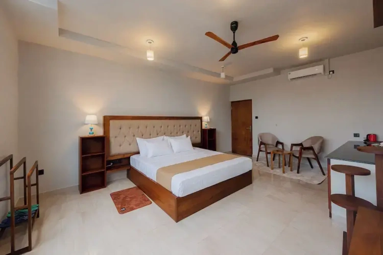 Deluxe Double room with city view