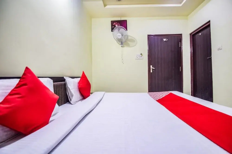 Oyo 36444 Hotel Prabhave & Dining Hall
