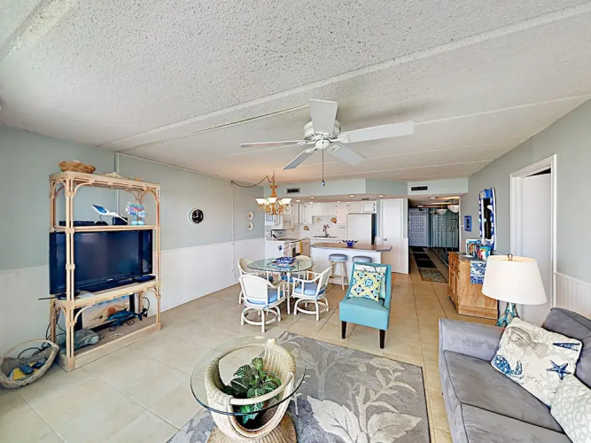5570 Gulf Blvd Condo Unit 203 - 2 Br condo by RedAwning