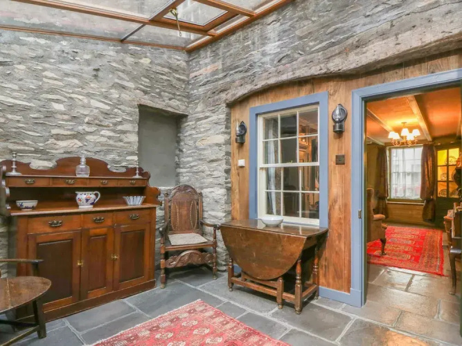 The Precinct House