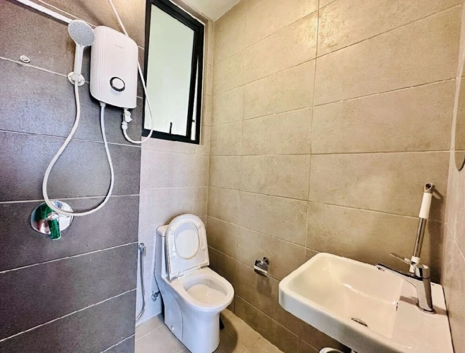 3 Bedrooms Apartment