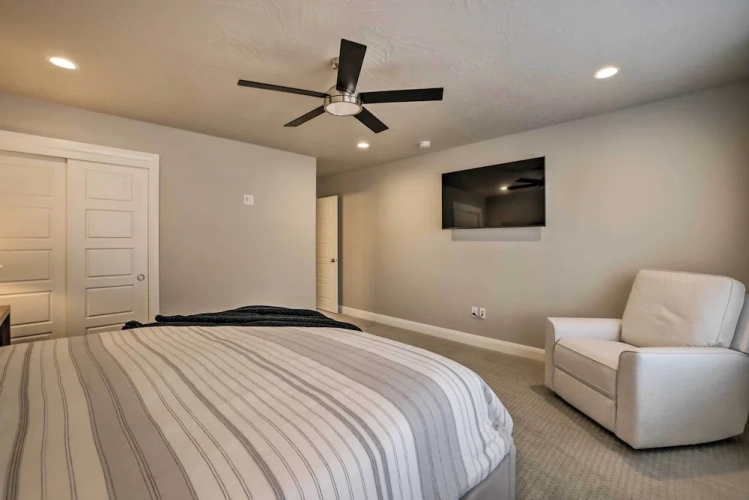 5 Bedrooms Cottage