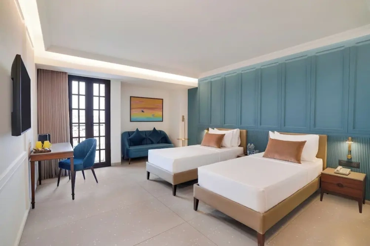 Deluxe Twin room with balcony