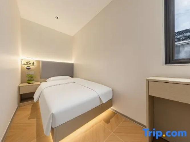 Deluxe Triple Suite