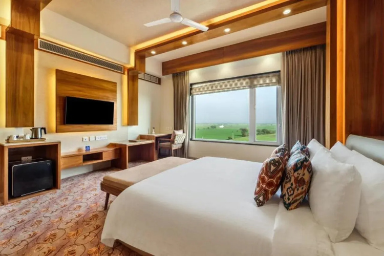 Shyama Sarovar Portico