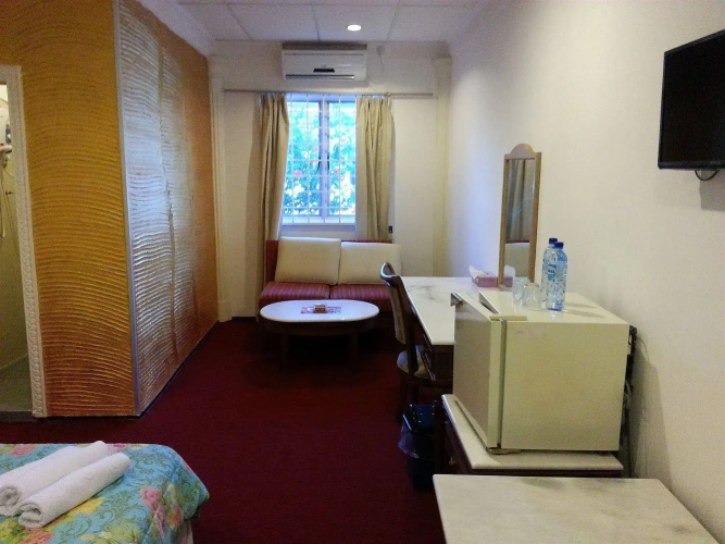 Easy Hotel