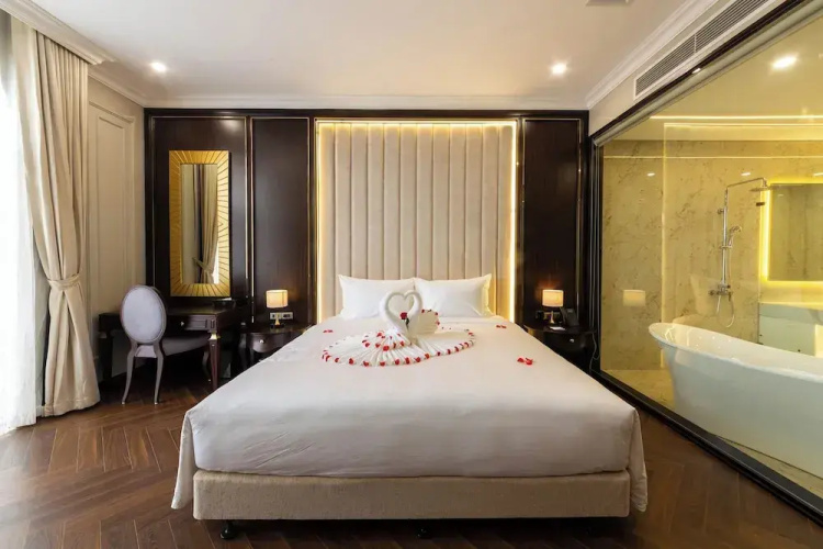 Adamo Hotel Hung Yen