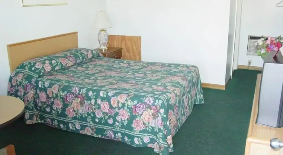 Monticello Inn