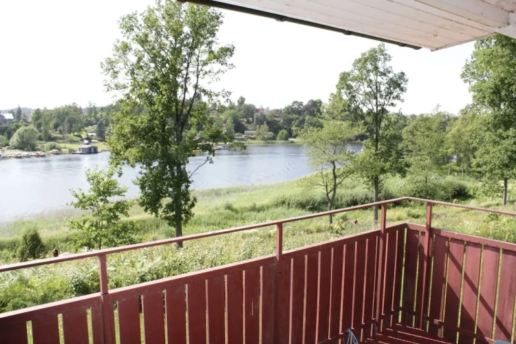 Cottage with lake view