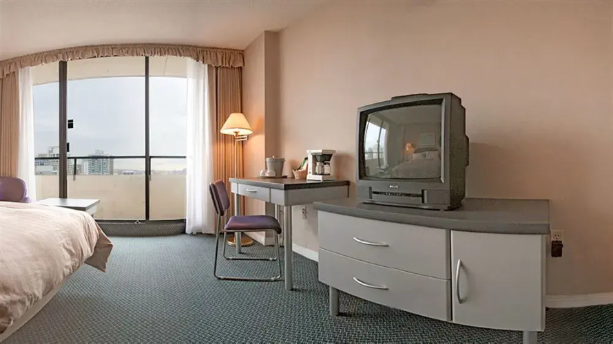 Empire Landmark Hotel