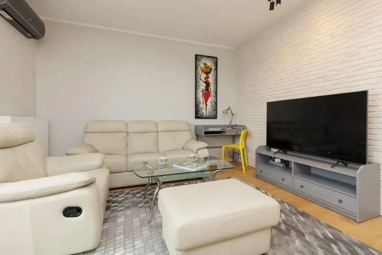 Stylish Apartment With AC by Renters