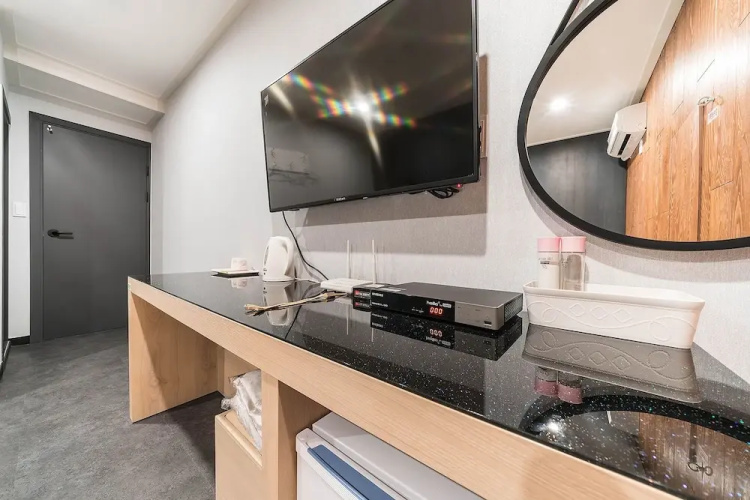 Line Hotel