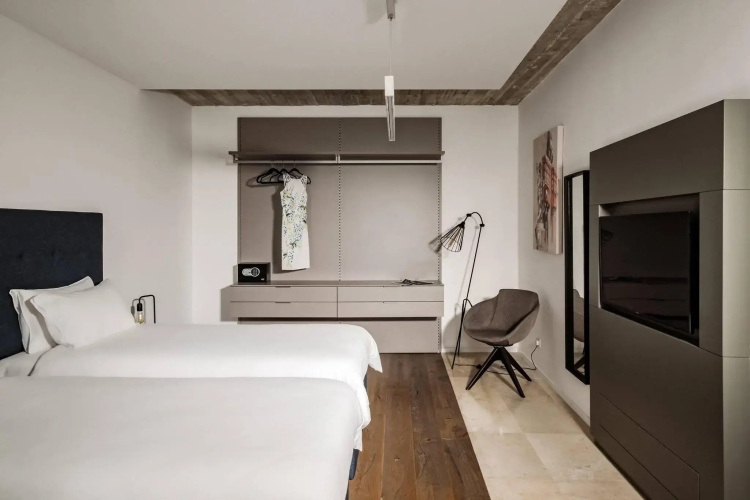 19 Rooms