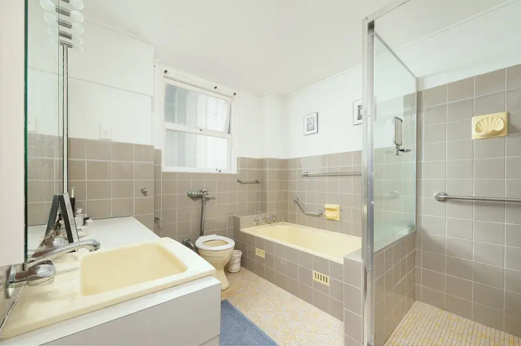 Harbour Front Single Level Apartment