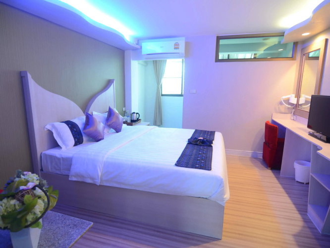 Centro CNX Hotel