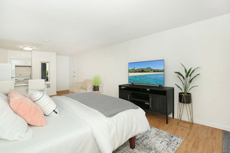 Oahu Tradewinds Plaza 601 Condo