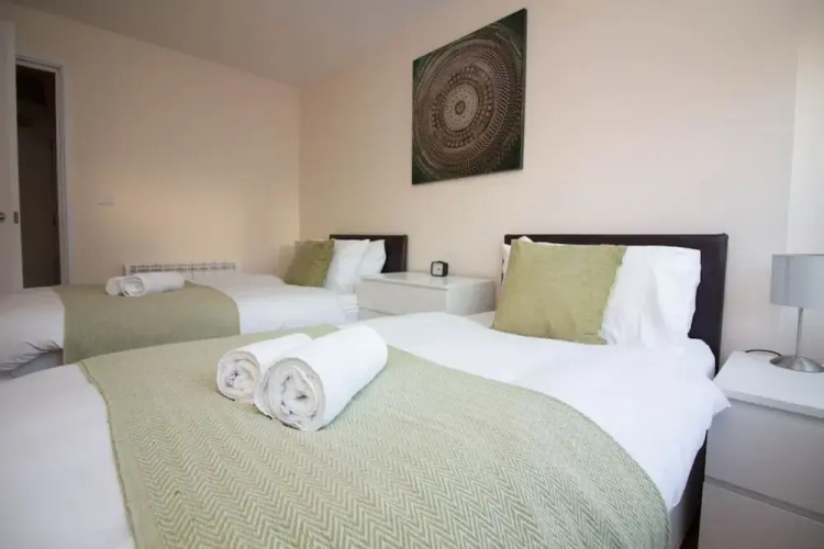Stayzo Stylish Accommodation in Southampton 10