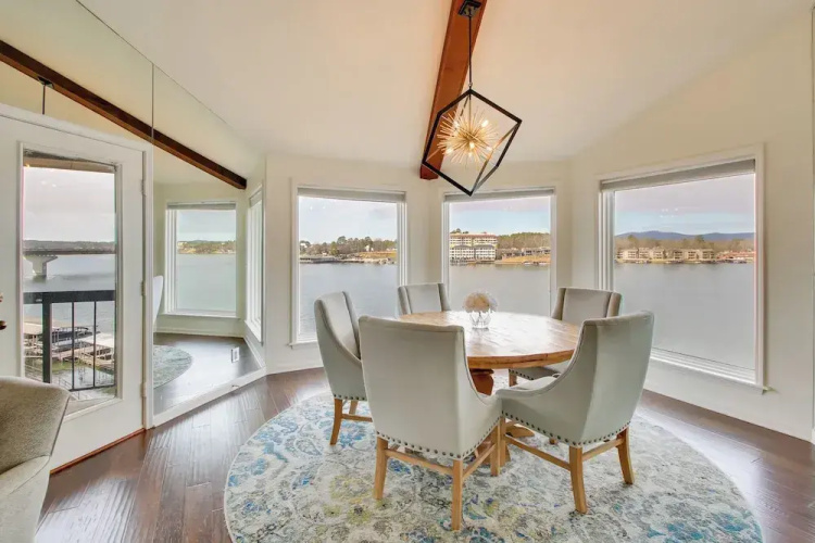 Million-dollar Views: Condo on Lake Hamilton!