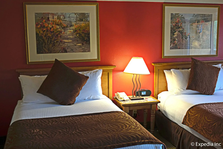 Atrium Hotel at Orange County Airport