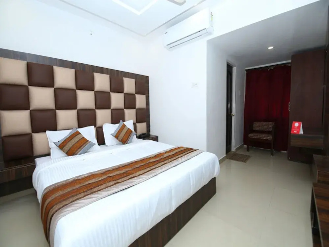 OYO 9857 Hotel Suryaa
