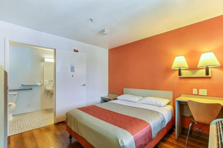 Motel 6 Pinole, CA