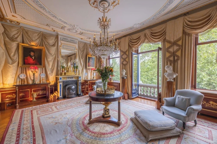Royal Apartment