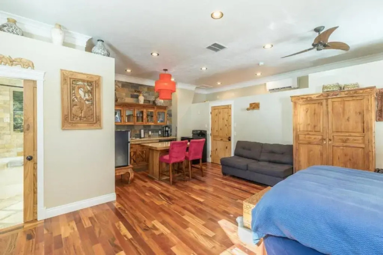 Lotus Mountain Suites East Suite