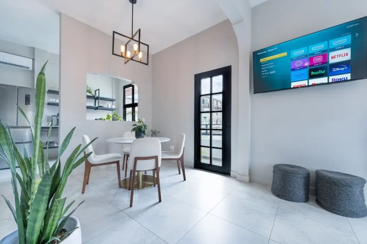 3 Bedrooms Luxury Sextuple Suite