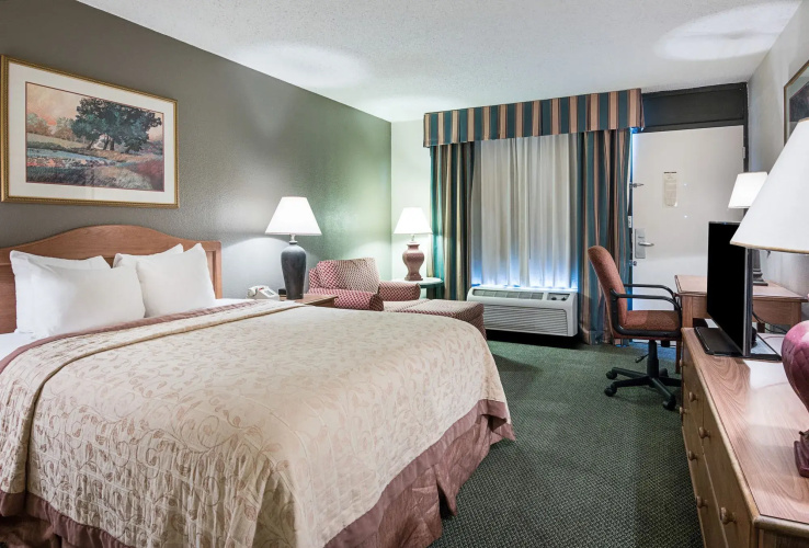 Rodeway Inn & Suites and Conference Center