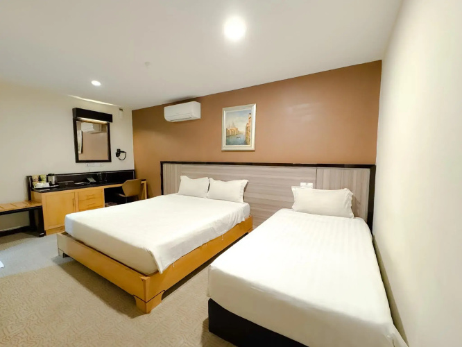 Hallmark View Hotel