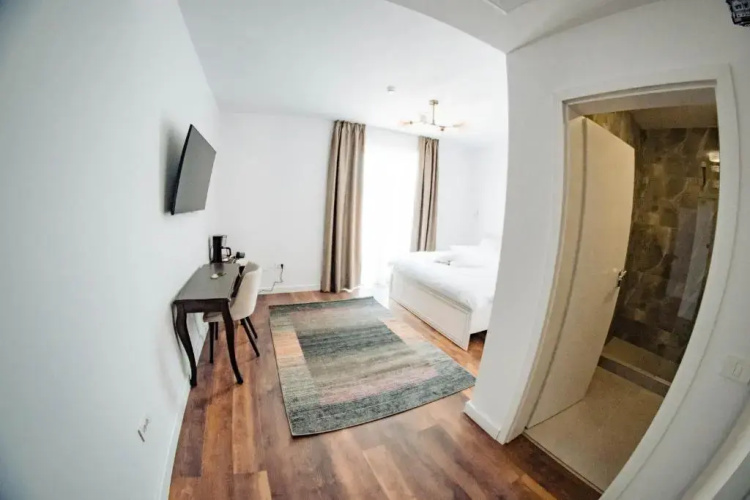 Hotel B4