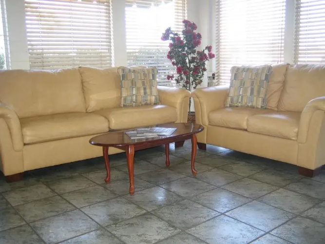 Econo Lodge Inn & Suites