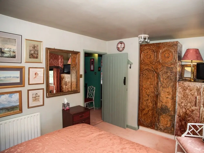Dorrington Court