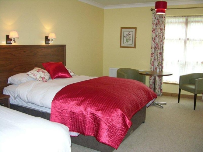 Standard Triple room