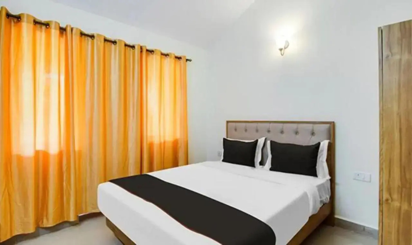 FabExpress De Classio With Pool - Nr. Candolim Beach