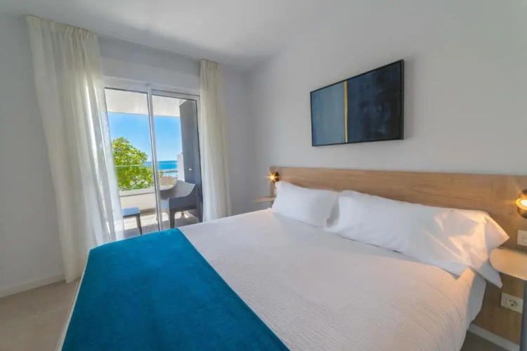 2 Bedrooms Apartment