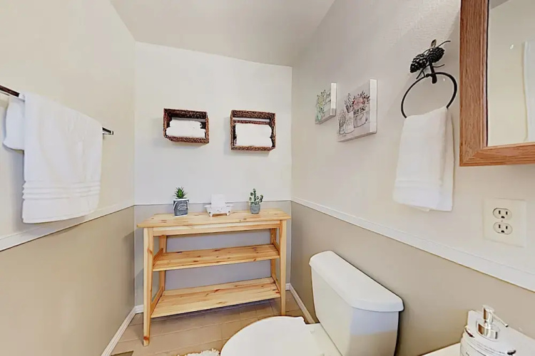 Tree-top Getaway W/ Forested Views & Elevated Deck 3 Bedroom Home