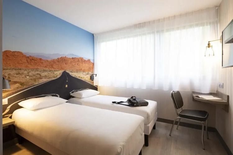 Break Hotel