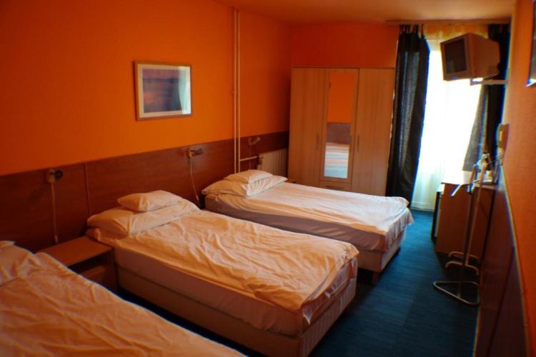 Standard Quadruple room with view